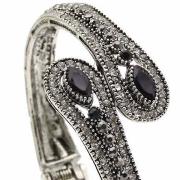 Bracelets - Picture 1 of 6